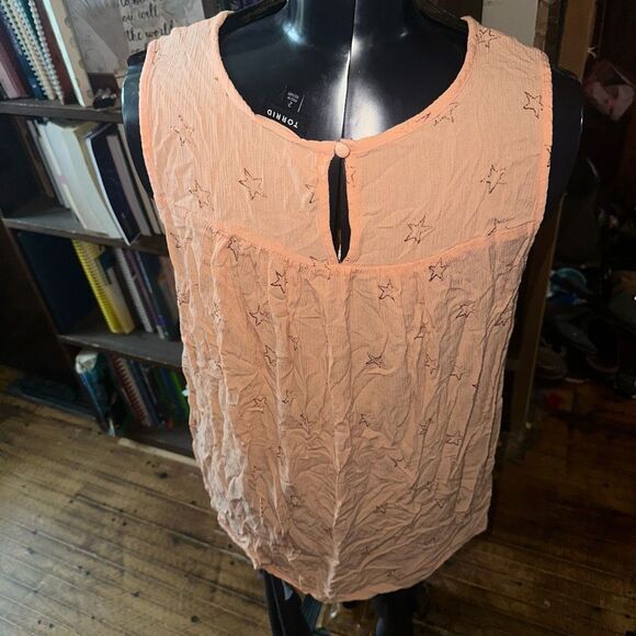 Torrid pink 2x gold accent smocked flowy sleeveless blouse - Picture 4 of 5
